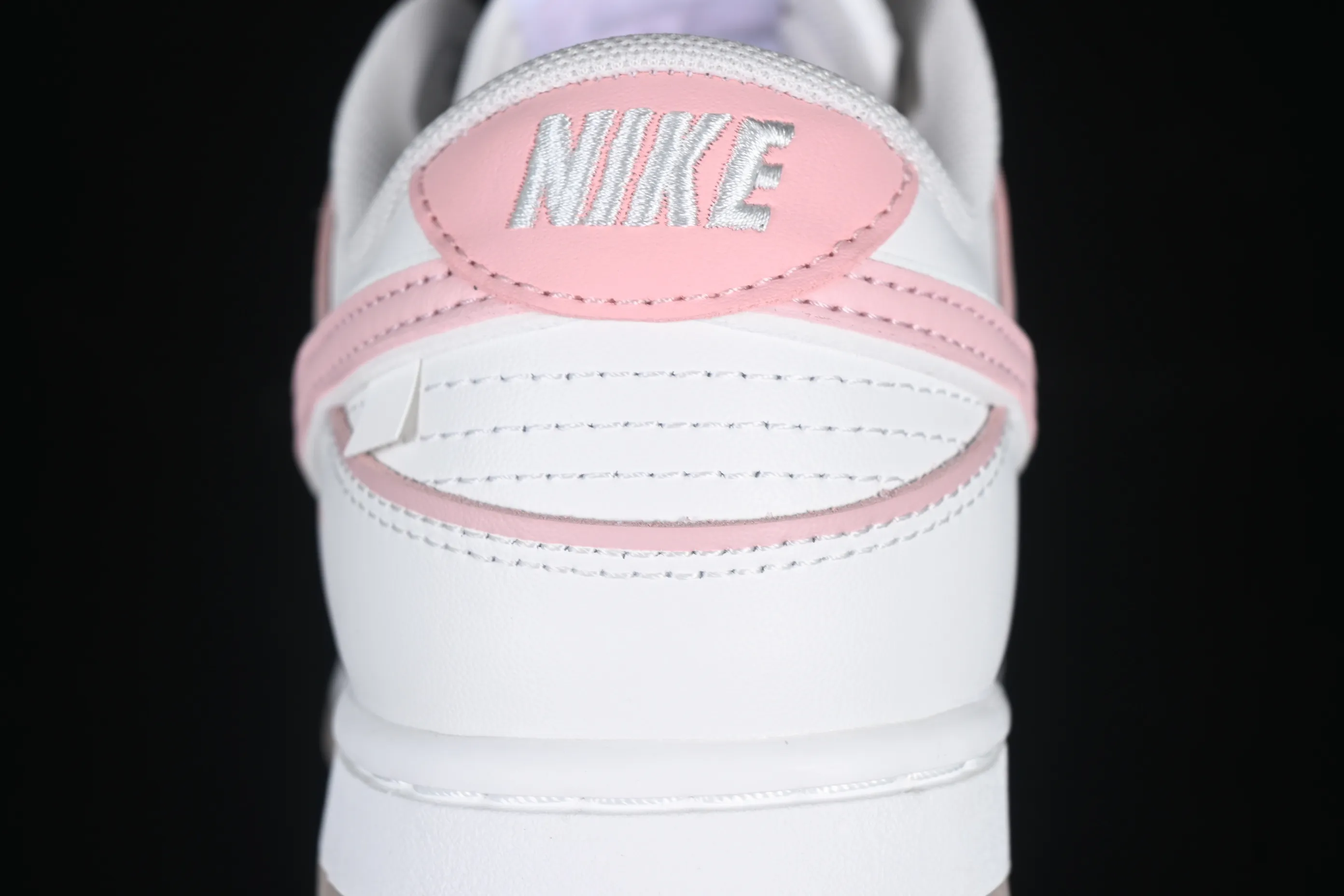 All Categories Nk SB Dunk Series Nk SB Dunk Low Low-top sneakers Nike SB Dunk Low White and pink color Anniversary high-end customization Low-top casual sneakers WP0212-013